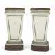 PAIR OF GEORGE III FAUX PORPHYRY, GREEN AND WHITE-PAINTED PEDESTALS - Foto 1