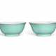 A PAIR OF TURQUOISE-ENAMELLED BOWLS - Foto 1