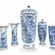 A GROUP OF FIVE BLUE AND WHITE VASES - фото 1