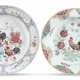 TWO FAMILLE ROSE ‘COCKEREL’ DISHES  - photo 1