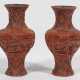 Paar chinesische Rotlack-Vasen - photo 1