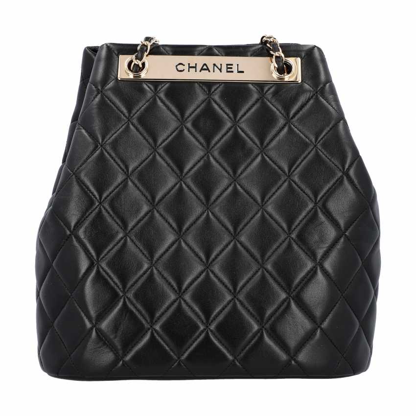 chanel black lambskin shoulder bag