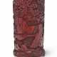 A CARVED RED LACQUER BRUSH POT - Foto 1