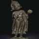 A SILVER-INLAID BRONZE FIGURE OF A DONOR - Foto 1