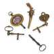 Taschenuhrenschlüssel: Sammlung seltener Spindeluhrenschlüssel, ca. 1680-1850, dabei Raritäten, wie z.B. ein Pietra Dura Mikromosaik und ein figürlicher Kreuzschlüssel mit Geheimfach - photo 1