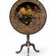 A GEORGE III BLACK-AND-GILT-JAPANNED TILT-TOP CIRCULAR TABLE - Foto 1