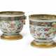 A PAIR OF FRENCH ORMOLU-MOUNTED CHINESE FAMILLE VERTE PORCELAIN CACHE POTS - фото 1