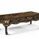A JAPANESE EXPORT BROWN, GILT AND POLYCHROME LACQUER LOW TABLE - фото 1