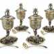 A SET OF FOUR WILLIAM IV SILVER-GILT SUGAR BOWLS, COVERS AND SUGAR SIFTERS - Foto 1