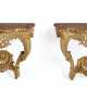 A NEAR PAIR OF EARLY LOUIS XV GILTWOOD CONSOLES - Foto 1