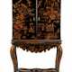 A NORTH ITALIAN BLACK AND GILT JAPANNED CABINET-ON-STAND - Foto 1