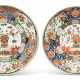 A PAIR OF WARSAW (BELVEDERE) FAYENCE PLATES FROM THE SERVICE FOR SULTAN ABDUL HAMID I OF TURKEY - фото 1