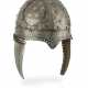 Spangenhelm aus Stahl mit Kufi-Bordüre im Form eines Balden-Helm - photo 1