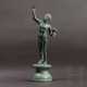 Anmutige Bronzefigur eines siegreichen Wettkämpfers, römisch, 2. Jahrhundert n. Chr. - фото 1