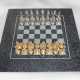 Schachspiel: einzigartige Luxusausführung eines Schachspieles mit außergewöhnlich detaillierten, großen Silberfiguren und hochwertiger polierter Steinplatte, vermutlich 50er Jahre - Foto 1