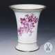 Vase mit Purpurblumen - Foto 1