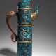 A LARGE TIBETAN-STYLE CLOISONNÉ ENAMEL EWER AND COVER, DUOMU... - Foto 1