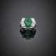 SOTIRIO BULGARI | Kite shape ct. 4.20 circa emerald with baguette and tapered diamond platinum ring - Foto 1