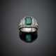 Octagonal step cut ct. 1.65 circa emerald with round and baguette diamond platinum ring - Foto 1