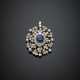 Round diamond silver and gold oval brooch/pendant with central ct. 4.60 circa round sapphire - Foto 1
