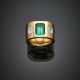 VHERNIER | Octagonal step cut ct. 3.06 emerald with step cut diamond shoulders yellow gold ring - Foto 1