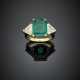 Octagonal ct. 5.20 circa circa step cut emerald and triangular diamond shoulders yellow gold ring - фото 1
