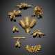 Yellow gold and deer teeth lot comprising seven phytomorphic brooches and a pendant - Foto 1