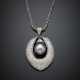 White gold rope necklace with cm 5.30 circa diamond pavé pendant holding a mm 13.10 circa tahitian pearl - Foto 1