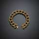 Textured yellow gold chain bracelet - фото 1
