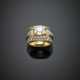 Old mine ct. 2 circa yellow gold ring accented with round and baguette diamond - Foto 1