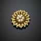 Yellow gold and pearl flower brooch - Foto 1