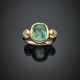 Cushion shape ct. 3.60 circa emerald and old mine diamond yellow gold ring - Foto 1
