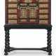 A FLEMISH GILT-METAL MOUNTED AND PARCEL-GILT TORTOISESHELL, EBONY AND IVORY CABINET-ON-STAND - Foto 1