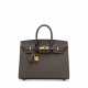 HERMÈS. AN ÉTAIN EPSOM LEATHER SELLIER BIRKIN 25 WITH GOLD HARDWARE - Foto 1