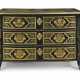 A LOUIS XIV ORMOLU-MOUNTED EBONY, BRASS AND PEWTER 'BOULLE' ... - Foto 1