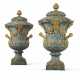 A PAIR OF LARGE FRENCH ORMOLU-MOUNTED GREEN MARBLE URNS AND ... - Foto 1