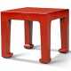 A CHINESE RED-LACQUERED LOW TABLE - Foto 1
