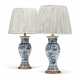 A PAIR OF DUTCH BLUE AND WHITE DELFT VASES - фото 1
