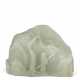 A SMALL GREENISH-WHITE JADE 'MOUNTAIN' CARVING - Foto 1
