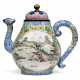 A CHINESE PAINTED ENAMEL WINE EWER AND COVER - Foto 1