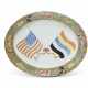 A RARE PLATTER WITH THE FLAGS OF THE UNITED STATES OF AMERICA AND THE REPUBLIC OF CHINA - Foto 1
