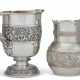 Tiffany & Co.. TWO SIMILAR AMERICAN SILVER WATER PITCHERS - Foto 1