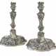 A PAIR OF GERMAN SILVER CANDLESTICKS - Foto 1