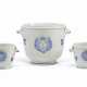 A PAIR OF CHANTILLY PORCELAIN BLUE AND WHITE ARMORIAL GLASS ... - photo 1