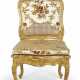 Tilliard, Jean-Baptiste. A LOUIS XV GILTWOOD AND CANED CHAISE - Foto 1
