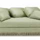 A SILK UPHOLSTERED DAYBED - Foto 1