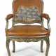 A LOUIS XV GREY AND GREEN-PAINTED FAUTEUIL - Foto 1