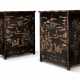 A PAIR OF CHINESE MOTHER-OF-PEARL, SOAPSTONE, AND HARDSTONE-INLAID BLACK-LACQUER CABINETS - Foto 1
