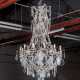 A GILT-METAL CUT, MOULDED AND BEADED-GLASS TWELVE-LIGHT CHANDLIER - Foto 1