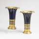 Paar seltener Trompetenvasen mit Arabeskendekor in Gold und Silber - photo 1